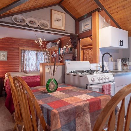 Hillside Bungalows Banff Exterior foto
